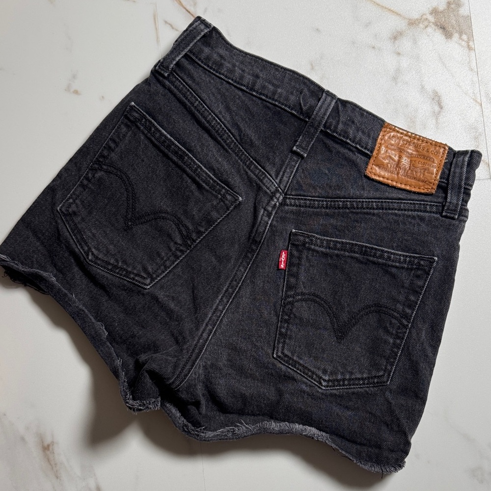 Levi’s 501 Ribcage Short Cut Off Distressed size 24 Black Jean Logo retro trendy